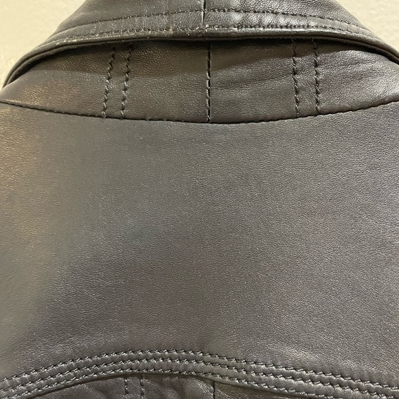 Massimo Dutti dark blue leather jacket, size M, feminine motorcycle-style jacket - Picture 6 of 7